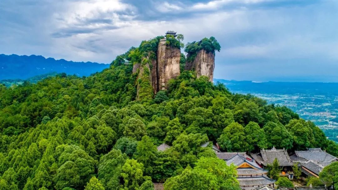 讀李白 游神州丨跟著(zhù)李白去旅游中華文化主題旅游線(xiàn)路正式發(fā)布，一起開(kāi)啟詩(shī)意文化之旅。